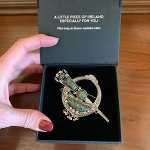 NWOT Connemara Marble CelticTara Brooch